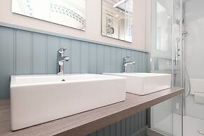 JOIVY Eclectic & Design Led 3Br Apt Near Edinburgh Castle