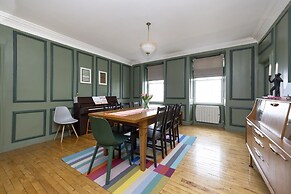 JOIVY Eclectic & Design Led 3Br Apt Near Edinburgh Castle