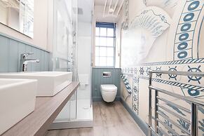 JOIVY Eclectic & Design Led 3Br Apt Near Edinburgh Castle