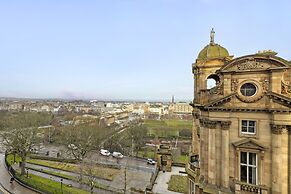 JOIVY Eclectic & Design Led 3Br Apt Near Edinburgh Castle