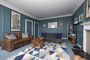 JOIVY Eclectic & Design Led 3Br Apt Near Edinburgh Castle