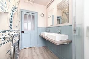 JOIVY Eclectic & Design Led 3Br Apt Near Edinburgh Castle