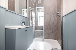 JOIVY Eclectic & Design Led 3Br Apt Near Edinburgh Castle