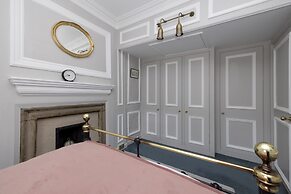 JOIVY Eclectic & Design Led 3Br Apt Near Edinburgh Castle