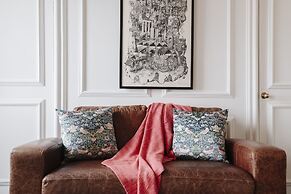 JOIVY Eclectic & Design Led 3Br Apt Near Edinburgh Castle