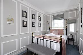 JOIVY Eclectic & Design Led 3Br Apt Near Edinburgh Castle