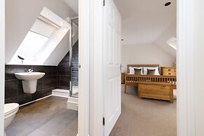 JOIVY Inviting Flat Near Edinburgh Castle W/ Parking