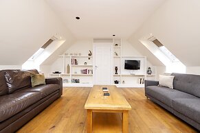 JOIVY Inviting Flat Near Edinburgh Castle W/ Parking