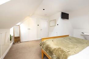 JOIVY Inviting Flat Near Edinburgh Castle W/ Parking