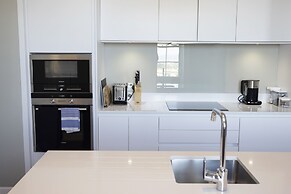 JOIVY Splendid 2-Br Apartment In New Town