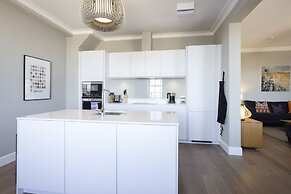 JOIVY Splendid 2-Br Apartment In New Town