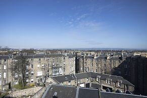 JOIVY Splendid 2-Br Apartment In New Town