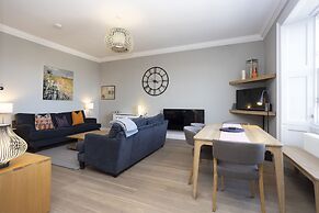 JOIVY Splendid 2-Br Apartment In New Town