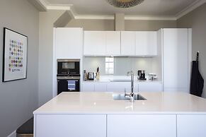 JOIVY Splendid 2-Br Apartment In New Town