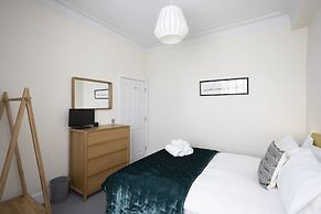 JOIVY Splendid 2-Br Apartment In New Town