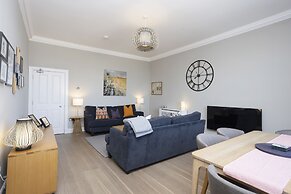 JOIVY Splendid 2-Br Apartment In New Town