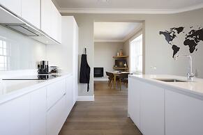 JOIVY Splendid 2-Br Apartment In New Town