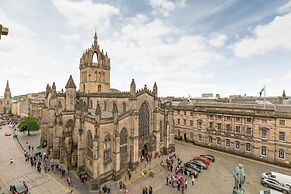 JOIVY Luxury Old Town Apartment