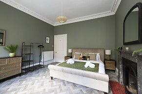 JOIVY Homely 1-Bed Flat By St Giles W/ Desk