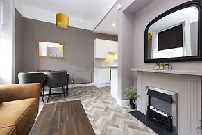 JOIVY Homely 1-Bed Flat By St Giles W/ Desk
