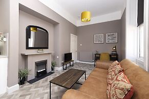 JOIVY Homely 1-Bed Flat By St Giles W/ Desk