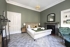 JOIVY Homely 1-Bed Flat By St Giles W/ Desk