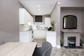 JOIVY Homely 1-Bed Flat By St Giles W/ Desk