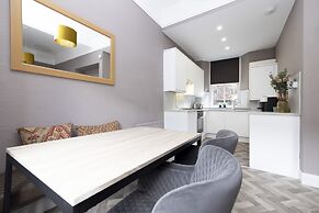 JOIVY Homely 1-Bed Flat By St Giles W/ Desk