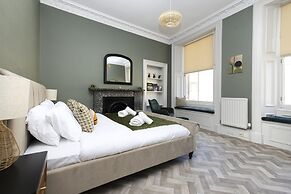 JOIVY Homely 1-Bed Flat By St Giles W/ Desk