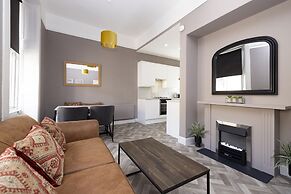 JOIVY Homely 1-Bed Flat By St Giles W/ Desk