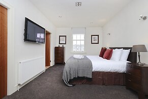 JOIVY Executive 2-Bed Apt With Stunning Roof Terraces