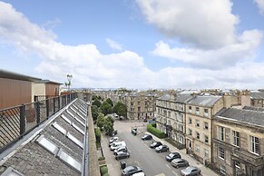 JOIVY Executive 2-Bed Apt With Stunning Roof Terraces