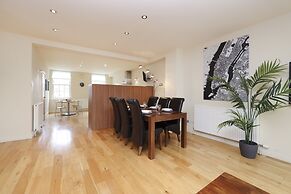 JOIVY Executive 2-Bed Apt With Stunning Roof Terraces