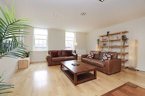 JOIVY Executive 2-Bed Apt With Stunning Roof Terraces