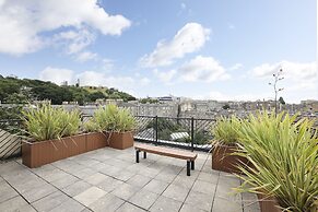 JOIVY Executive 2-Bed Apt With Stunning Roof Terraces