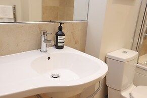 JOIVY Executive 2-Bed Apt With Stunning Roof Terraces