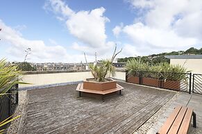 JOIVY Executive 2-Bed Apt With Stunning Roof Terraces