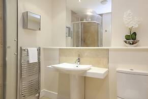 JOIVY Executive 2-Bed Apt With Stunning Roof Terraces