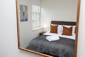 JOIVY Executive 2-Bed Apt With Stunning Roof Terraces