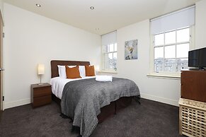 JOIVY Executive 2-Bed Apt With Stunning Roof Terraces