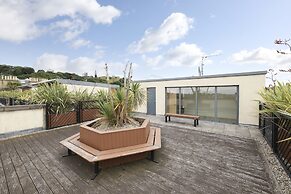 JOIVY Executive 2-Bed Apt With Stunning Roof Terraces