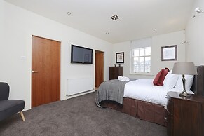 JOIVY Executive 2-Bed Apt With Stunning Roof Terraces