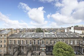 JOIVY Executive 2-Bed Apt With Stunning Roof Terraces