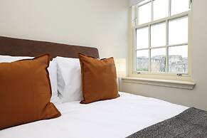 JOIVY Executive 2-Bed Apt With Stunning Roof Terraces