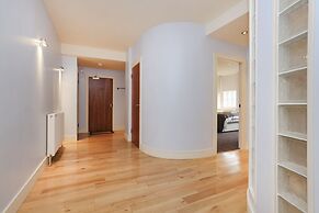 JOIVY Executive 2-Bed Apt With Stunning Roof Terraces