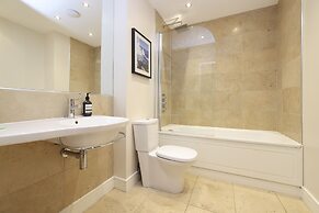 JOIVY Executive 2-Bed Apt With Stunning Roof Terraces