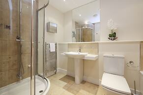 JOIVY Executive 2-Bed Apt With Stunning Roof Terraces