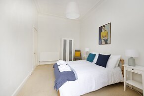 JOIVY 3-Bed Meadows Flat Near Castle & Royal Mile