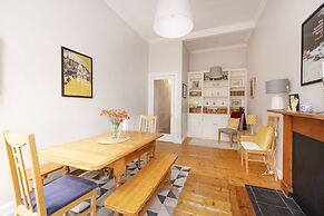 JOIVY 3-Bed Meadows Flat Near Castle & Royal Mile
