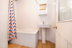 JOIVY 3-Bed Meadows Flat Near Castle & Royal Mile